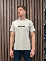 Guess - Ss Cn Logo Box Tee - Grijs