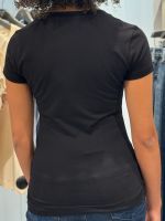 Guess - Ss Cn Peony Triangle Tee - Zwart