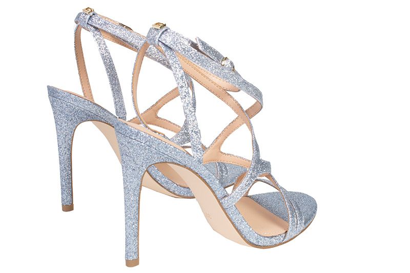 Guess schoenen kopen: sneakers, pumps, slippers en sandalen