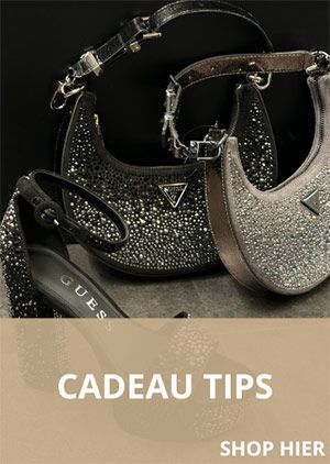 Guess high heels met bijpassende bestseller avondtas met diamantjes.