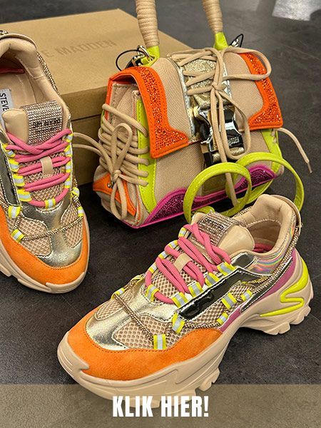 Beige, oranje, roze en gele steve madden sneakers met stras en bijpassende sm tas.